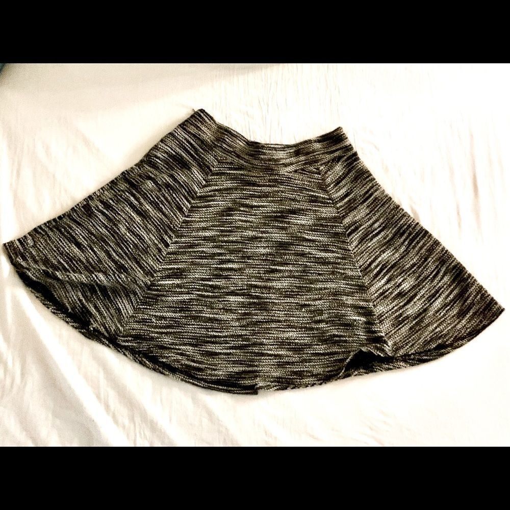 H&M 😊 Black & White Skater short mini circle skirt